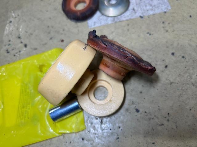 MINI Cooper R50　ＭＩＮＩ　エアコン効かない　クーラーコンプレッサー交換　リヤショックブッシュ交換　大阪府　和泉市