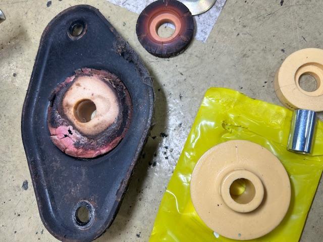 MINI Cooper R50　ＭＩＮＩ　エアコン効かない　クーラーコンプレッサー交換　リヤショックブッシュ交換　大阪府　和泉市