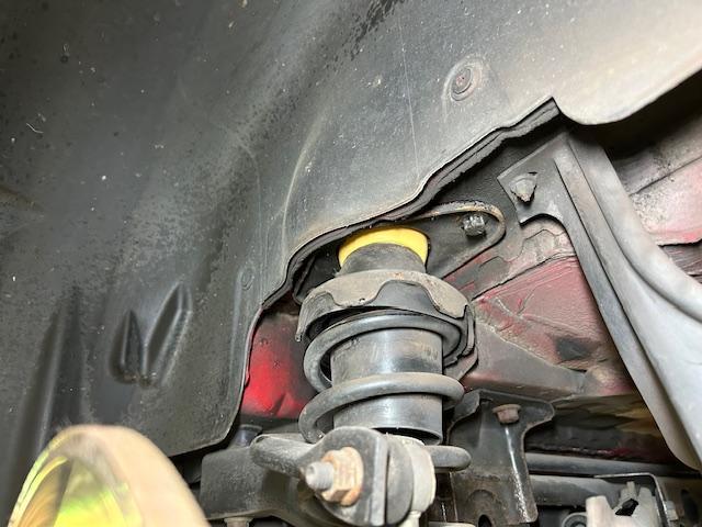 MINI Cooper R50　ＭＩＮＩ　エアコン効かない　クーラーコンプレッサー交換　リヤショックブッシュ交換　大阪府　和泉市