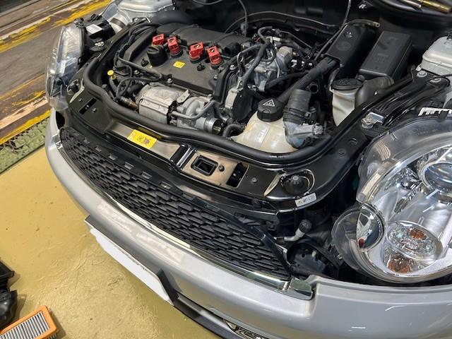 MINI Cooper S R56　ミニ　クーパーS　エンジンオイル交換　冷却水漏れ　サーモスタット交換　大阪府　和泉市