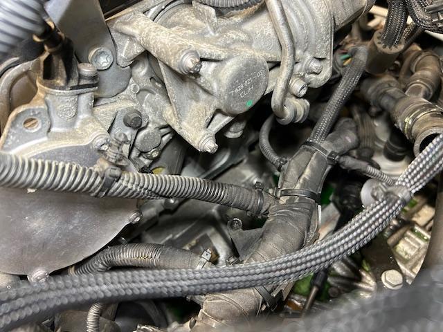 MINI Cooper S R56　ミニ　クーパーS　エンジンオイル交換　冷却水漏れ　サーモスタット交換　大阪府　和泉市