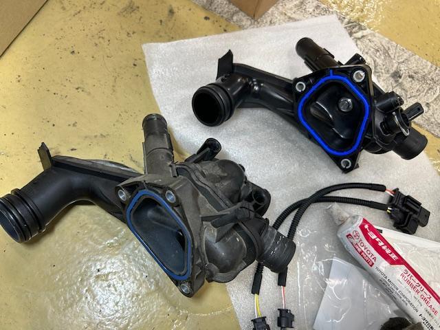 MINI Cooper S R56　ミニ　クーパーS　エンジンオイル交換　冷却水漏れ　サーモスタット交換　大阪府　和泉市