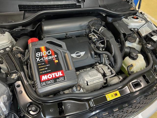 MINI Cooper S R56　ミニ　クーパーS　エンジンオイル交換　冷却水漏れ　サーモスタット交換　大阪府　和泉市