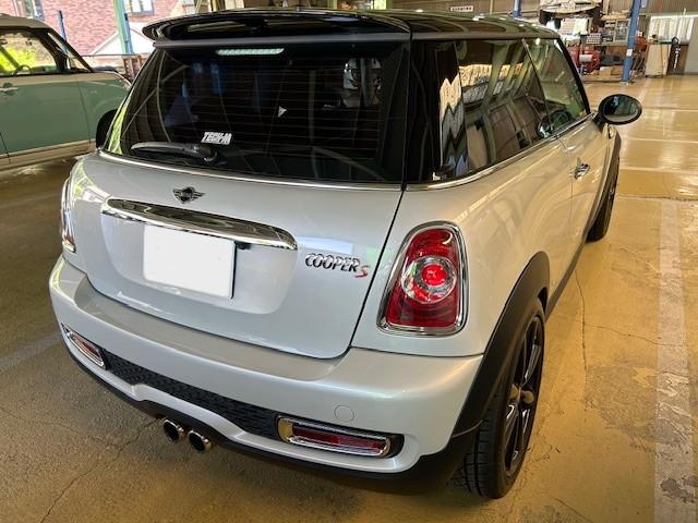 MINI Cooper S R56　ミニ　クーパーS　エンジンオイル交換　冷却水漏れ　サーモスタット交換　大阪府　和泉市