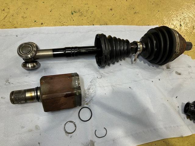 VOLKSWAGEN Tiguan TDI フォルクスワーゲン ティグアン ドライブシャフトブーツ交換 大阪府 和泉市