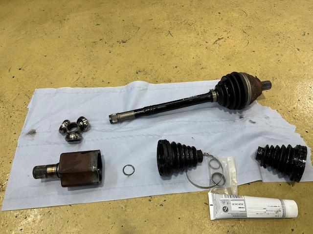 VOLKSWAGEN Tiguan TDI フォルクスワーゲン ティグアン ドライブシャフトブーツ交換 大阪府 和泉市