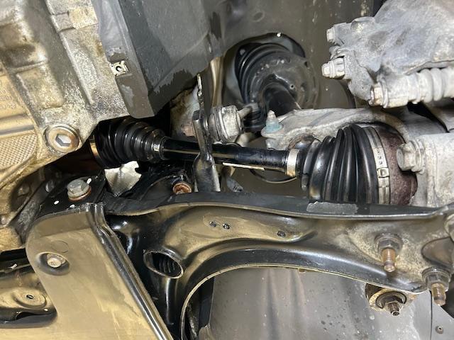 VOLKSWAGEN Tiguan TDI フォルクスワーゲン ティグアン ドライブシャフトブーツ交換 大阪府 和泉市