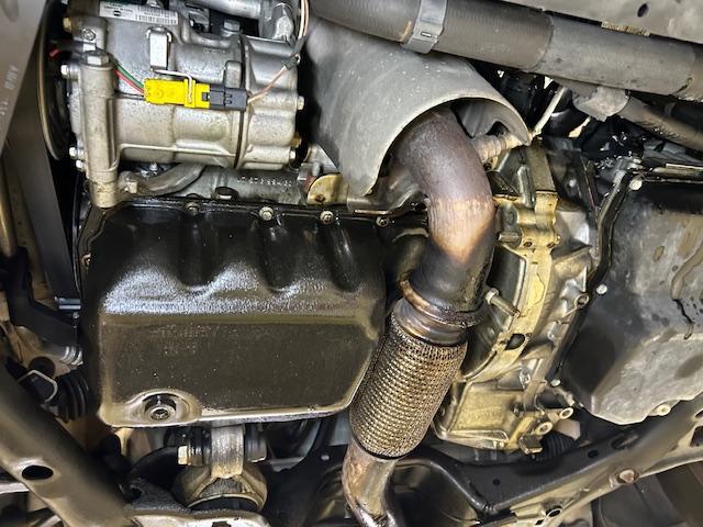 BMW MINI Cooper Ｓ Crossover R60　ミニ　クーパーＳ　クロスオーバー　エンジンオイル漏れ修理　オイルフィルターハウジングガスケット交換　大阪府　和泉市