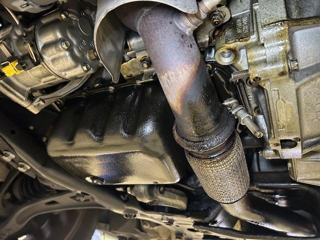 BMW MINI Cooper Ｓ Crossover R60　ミニ　クーパーＳ　クロスオーバー　エンジンオイル漏れ修理　オイルフィルターハウジングガスケット交換　大阪府　和泉市