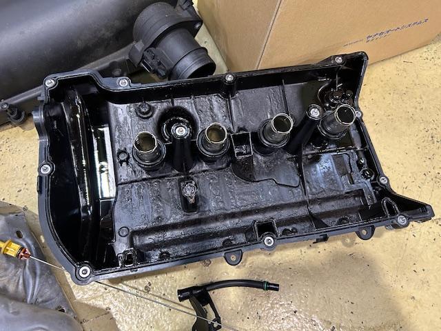 BMW MINI Cooper Ｓ Crossover R60　ミニ　クーパーＳ　クロスオーバー　エンジンオイル漏れ修理　オイルフィルターハウジングガスケット交換　大阪府　和泉市