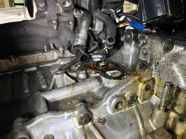 BMW MINI Cooper Ｓ Crossover R60　ミニ　クーパーＳ　クロスオーバー　エンジンオイル漏れ修理　オイルフィルターハウジングガスケット交換　大阪府　和泉市