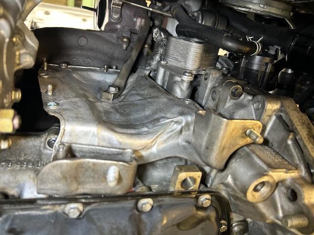 BMW MINI Cooper Ｓ Crossover R60　ミニ　クーパーＳ　クロスオーバー　エンジンオイル漏れ修理　オイルフィルターハウジングガスケット交換　大阪府　和泉市