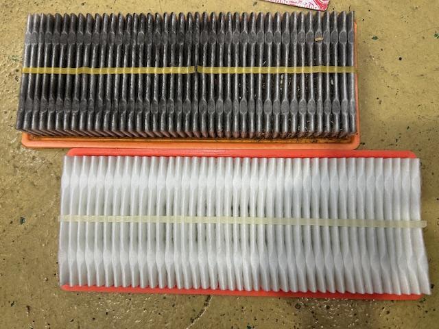 BMW MINI Cooper Ｓ Crossover R60　ミニ　クーパーＳ　クロスオーバー　エンジンオイル漏れ修理　オイルフィルターハウジングガスケット交換　大阪府　和泉市