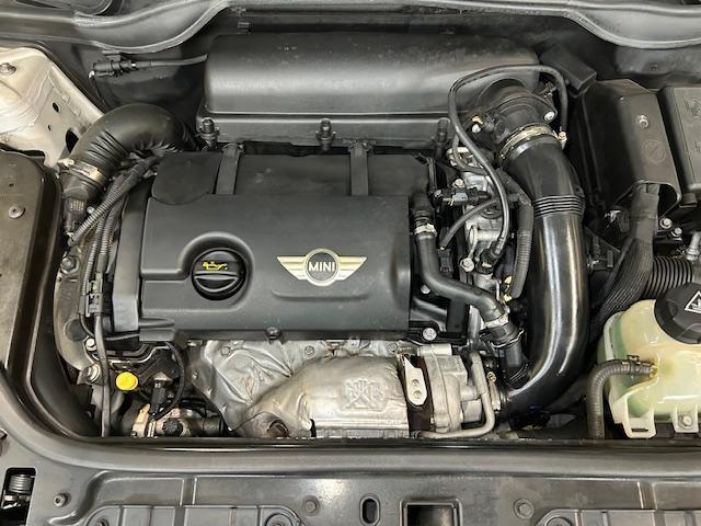 BMW MINI Cooper Ｓ Crossover R60　ミニ　クーパーＳ　クロスオーバー　エンジンオイル漏れ修理　オイルフィルターハウジングガスケット交換　大阪府　和泉市