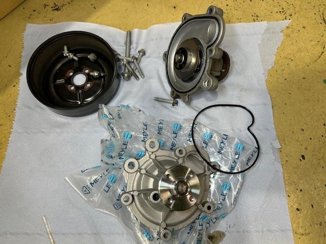 Mercedes Benz SLK200 W171　メルセデスベンツ SLK200　車検整備　フューエルポンプ交換　大阪府　和泉市　