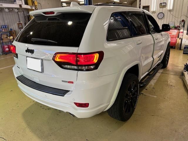 JEEP Grand Cherokee　ジープ グランドチェロキー　エンジンオイル＆フィルター交換ご入庫ありがとうございます　大阪府　和泉市