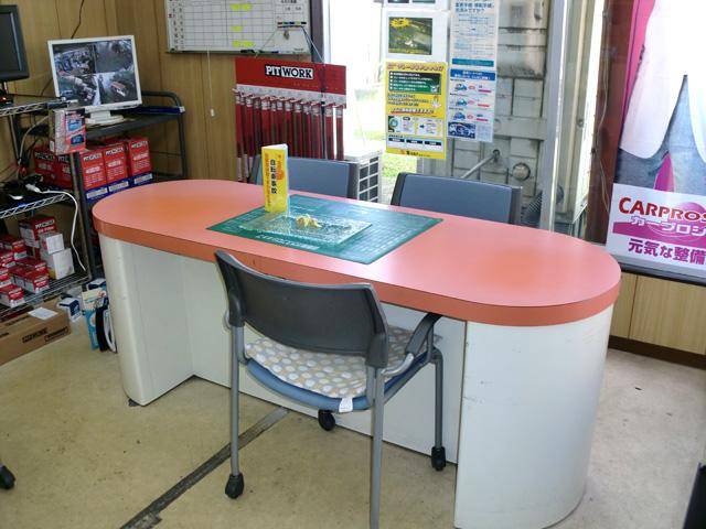 当店受付です。お車のご相談お受けいたします。