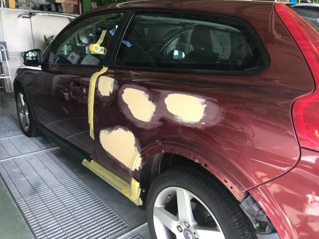 熟練のプロの整備士が一台一台のお車を確りと対応いたします。