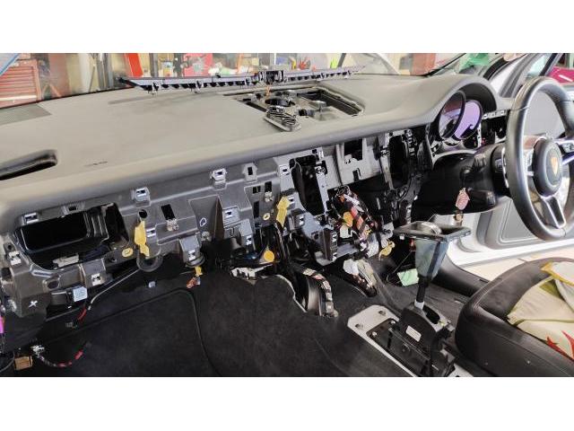 ポルシェ　マカン　エアコン エバポレーター交換 内装補修・修理