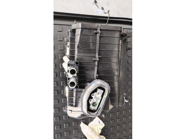 ポルシェ　マカン　エアコン エバポレーター交換 内装補修・修理