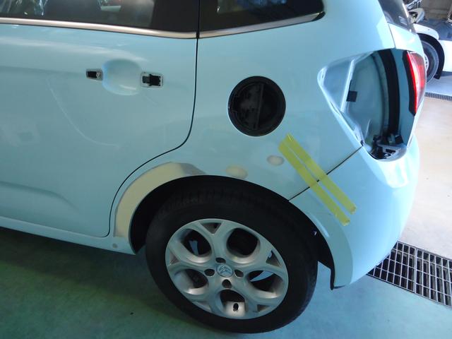 リヤフェンダー板金修理　シトロエンＣ3　ABA-Ａ55Ｆ01　Ｈ25年式　ご新規様　初来店　大阪市　車検　修理　鈑金　塗装　事故修理　パーツ持込取付　西成区　阿倍野区　住吉区　住之江区　