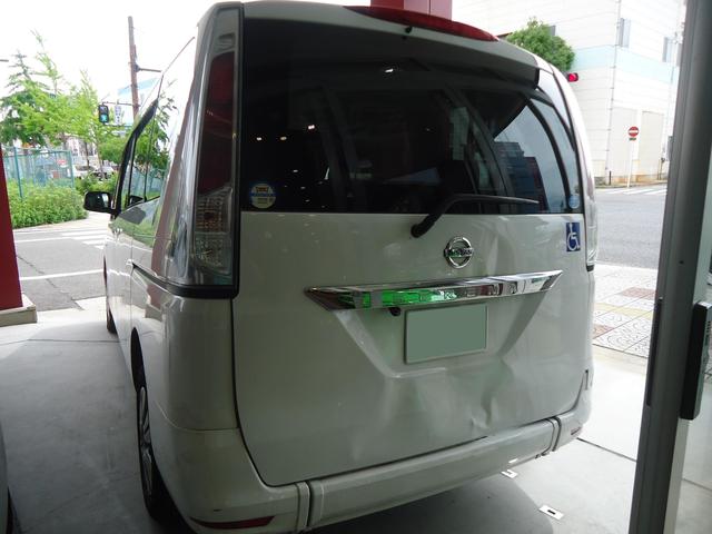 リヤ廻り修理　セレナ　DBA-C26　ご新規様　初来店　大阪市　車検　修理　鈑金　塗装　事故修理　パーツ持込取付　西成区　阿倍野区　住吉区　住之江区　