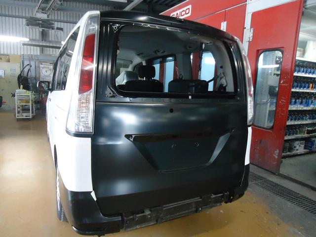 リヤ廻り修理　セレナ　DBA-C26　ご新規様　初来店　大阪市　車検　修理　鈑金　塗装　事故修理　パーツ持込取付　西成区　阿倍野区　住吉区　住之江区　