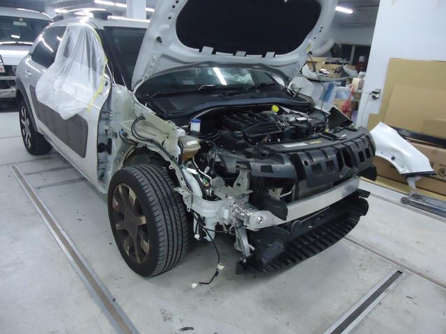 フロント廻り修理　シトロエンＣ４カクタス　ABA-E3HM01　H29年式　ご新規様　初来店　大阪市　車検　修理　鈑金　塗装　事故修理　パーツ持込取付　西成区　阿倍野区　住吉区　住之江区　