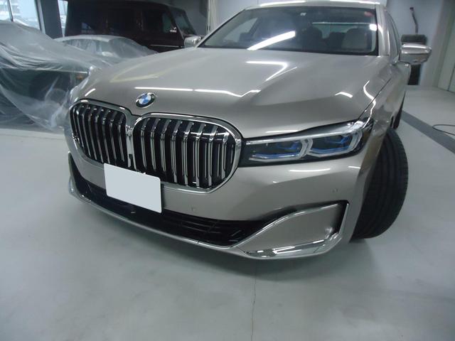 フロントバンパー交換　BMW740i 3BA-7T30　R1年式　ご新規様　初来店　大阪市　車検　修理　鈑金　塗装　事故修理　パーツ持込取付　西成区　阿倍野区　住吉区　住之江区　