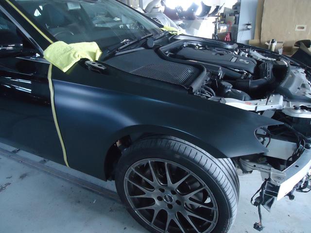 右フロント廻り修理　ベンツE200　ご新規様　初来店　大阪市　車検　修理　鈑金　塗装　事故修理　パーツ持込取付　西成区　阿倍野区　住吉区　住之江区　