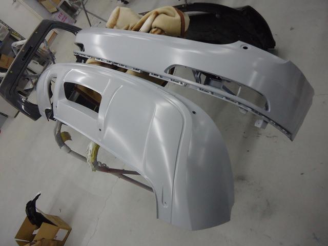 リヤ廻り修理　アウディＱ３　ABA-8UCCZF　H26年式　ご新規様　初来店　大阪市　車検　修理　鈑金　塗装　事故修理　パーツ持込取付　西成区　阿倍野区　住吉区　住之江区　