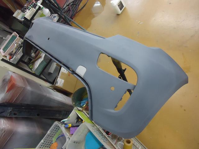 リヤバンパー交換　アバルト５９５　ABA-31214T　Ｒ１年式　ご新規様　初来店　大阪市　車検　修理　鈑金　塗装　事故修理　パーツ持込取付　西成区　阿倍野区　住吉区　住之江区