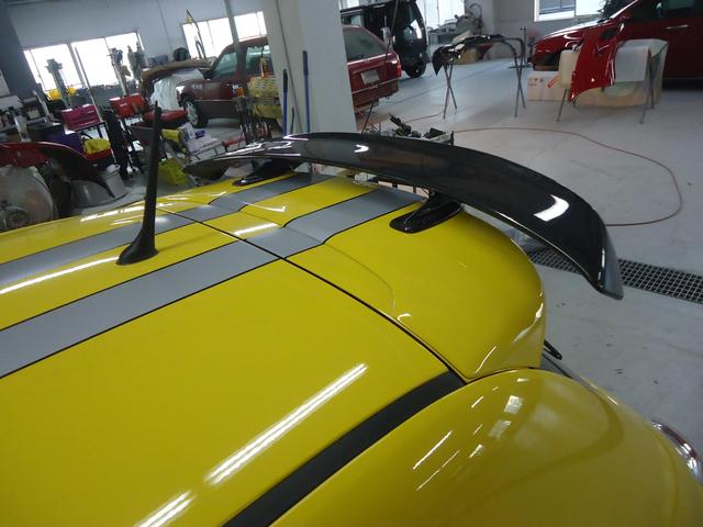 リヤスポイラー取付　アバルト６９５　312141　H23年式　ご新規様　初来店　大阪市　車検　修理　鈑金　塗装　事故修理　パーツ持込取付　西成区　阿倍野区　住吉区　住之江区　