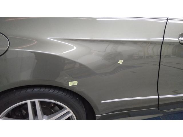 右リヤフェンダー修理　メルセデスベンツＥ２５０　ＤＢＡ－２０７３４７　Ｈ２２年式　ご新規様　初来店　大阪市　車検　修理　鈑金　塗装　事故修理　パーツ持込取付　西成区　阿倍野区　住吉区　住之江区