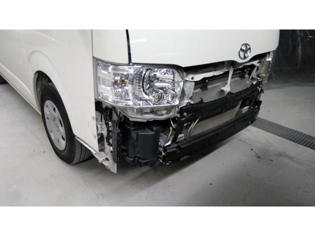 右フロント廻り修理　ハイエース　QDF-GDH201V　R2年式　ご新規様　初来店　大阪市　車検　修理　鈑金　塗装　事故修理　パーツ持込取付　西成区　阿倍野区　住吉区　住之江区　