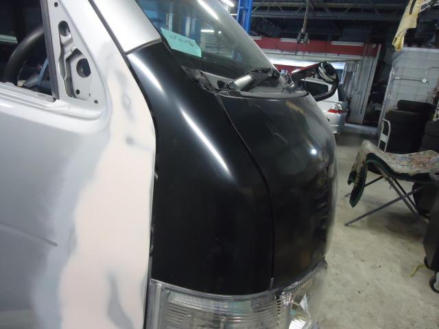 右フロント廻り修理　ハイエース　QDF-GDH201V　R1年式　ご新規様　初来店　大阪市　車検　修理　鈑金　塗装　事故修理　パーツ持込取付　西成区　阿倍野区　住吉区　住之江区　