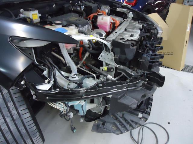 左フロント廻り修理　ハリアーハイブリッド　DAA-AVU65W　H29年式　ご新規様　初来店　大阪市　車検　修理　鈑金　塗装　事故修理　パーツ持込取付　西成区　阿倍野区　住吉区　住之江区　
 
