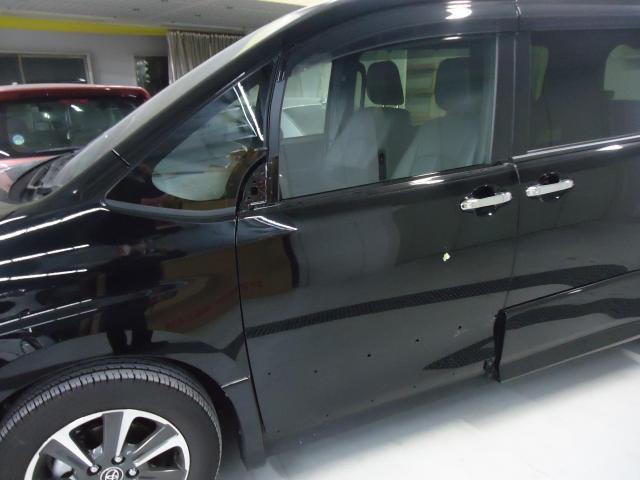 左フロントドア修理　ヴォクシー　3BA-ZRR80W　R3年式　ご新規様　初来店　大阪市　車検　修理　鈑金　塗装　事故修理　パーツ持込取付　西成区　阿倍野区　住吉区　住之江区　