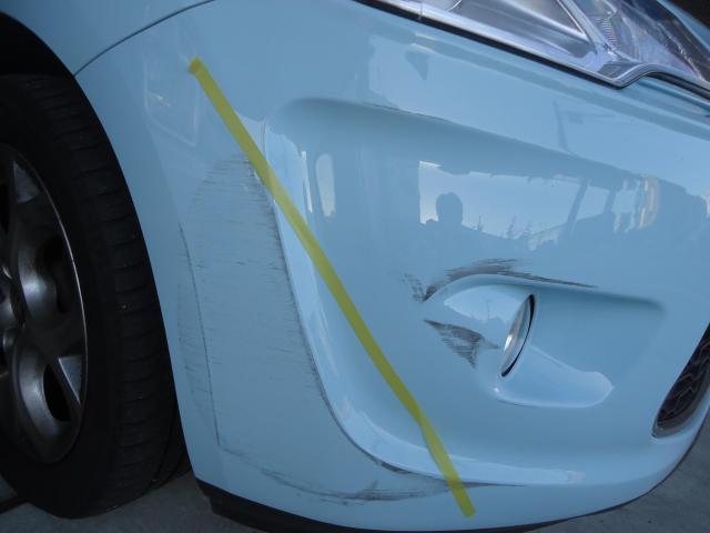 フロントバンパー修理　シトロエンＣ３　ご新規様　初来店　大阪市　車検　修理　鈑金　塗装　事故修理　パーツ持込取付　西成区　阿倍野区　住吉区　住之江区　