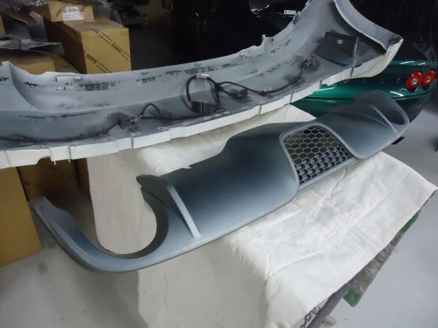 リヤディフューザーペイント　アバルト５９５　ABA-312142　H26年式　ご新規様　初来店　大阪市　車検　修理　鈑金　塗装　事故修理　パーツ持込取付　西成区　阿倍野区　住吉区　住之江区　