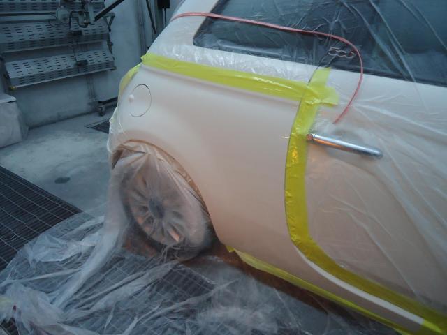 右リヤフェンダー修理　フィアット５００C　ABA-31212　R1年式　ご新規様　初来店　大阪市　車検　修理　鈑金　塗装　事故修理　パーツ持込取付　西成区　阿倍野区　住吉区　住之江区　
 
