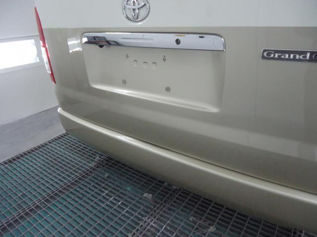 リヤ廻り修理　ハイエース　CBA-TRH224W　H30年式　ご新規様　初来店　大阪市　車検　修理　鈑金　塗装　事故修理　パーツ持込取付　西成区　阿倍野区　住吉区　住之江区　