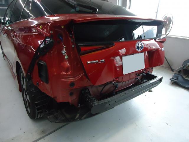 リヤバンパー修理　プリウス　DAA-ZVW51　R1年式　ご新規様　初来店　大阪市　車検　修理　鈑金　塗装　事故修理　パーツ持込取付　西成区　阿倍野区　住吉区　住之江区　
 

