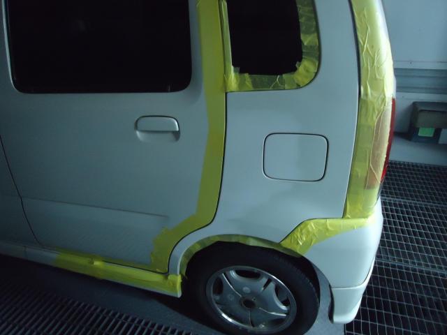 左リヤフェンダー修理　ワゴンR　ＬＡ－ＭＣ２２Ｓ　H13年式　ご新規様　初来店　大阪市　車検　修理　鈑金　塗装　事故修理　パーツ持込取付　西成区　阿倍野区　住吉区　住之江区　