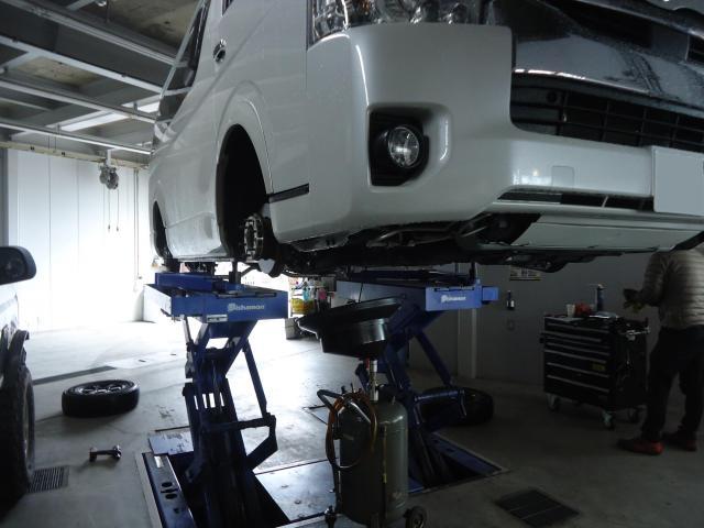 エンジンオイル交換　ハイエース　ご新規様　初来店　大阪市　車検　修理　鈑金　塗装　事故修理　パーツ持込取付　西成区　阿倍野区　住吉区　住之江区　