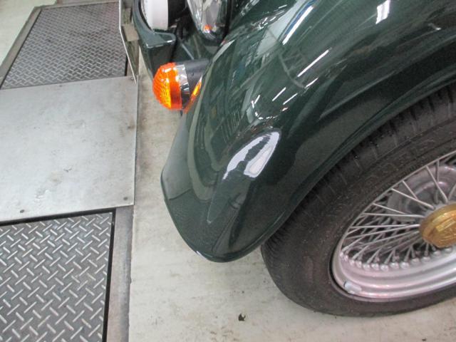 左フロントフェンダー修理　モーガンプラス４　ご新規様　初来店　大阪市　車検　修理　鈑金　塗装　事故修理　パーツ持込取付　西成区　阿倍野区　住吉区　住之江区　