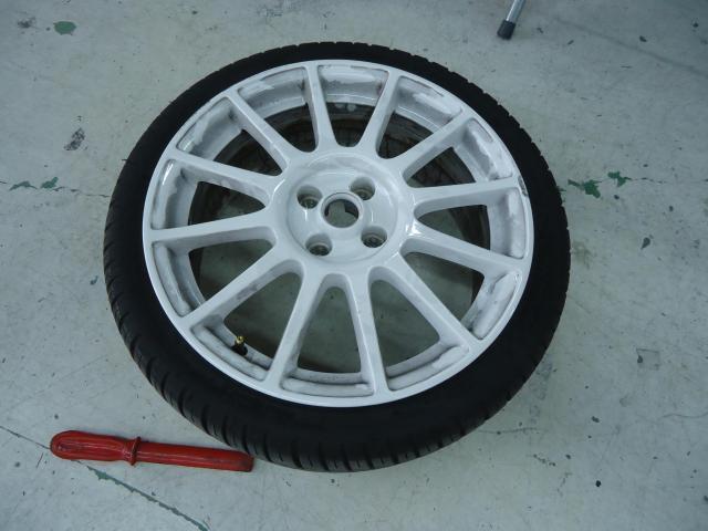 ホイール修理　アバルト５９５　ご新規様　初来店　大阪市　車検　修理　鈑金　塗装　事故修理　パーツ持込取付　西成区　阿倍野区　住吉区　住之江区　
