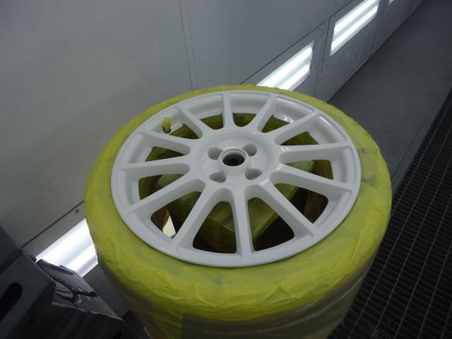 ホイール修理　アバルト５９５　ご新規様　初来店　大阪市　車検　修理　鈑金　塗装　事故修理　パーツ持込取付　西成区　阿倍野区　住吉区　住之江区　