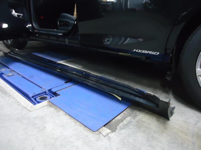 サイドステップ修理　レクサスＥＳ　６ＡＡ－ＡＸＺＨ１１　ご新規様　初来店　大阪市　車検　修理　鈑金　塗装　事故修理　パーツ持込取付　西成区　阿倍野区　住吉区　住之江区　