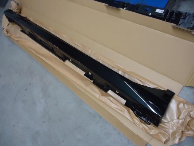 サイドステップ修理　レクサスＥＳ　６ＡＡ－ＡＸＺＨ１１　ご新規様　初来店　大阪市　車検　修理　鈑金　塗装　事故修理　パーツ持込取付　西成区　阿倍野区　住吉区　住之江区　